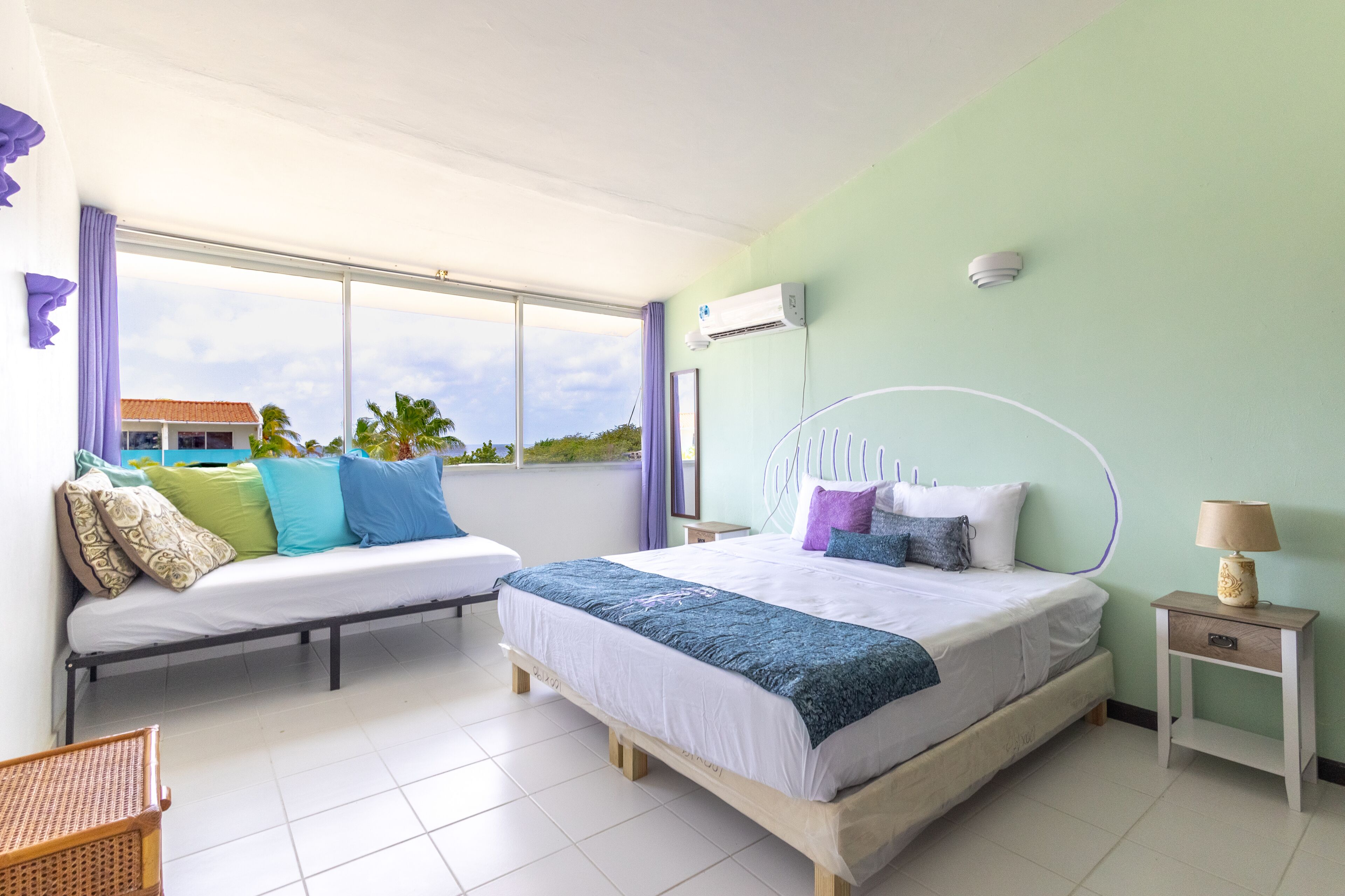 Panoramic House | 3 bedrooms, laptop workspace, soundproofing, free WiFi