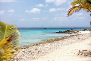 Private beach, white sand - Light House Beach house with Ocean View (Kralendijk)