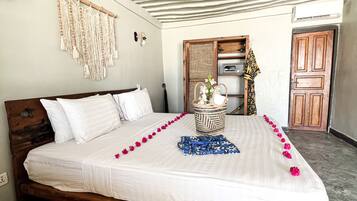 Décoration personnalisée, ameublement personnalisé, lit parapluie