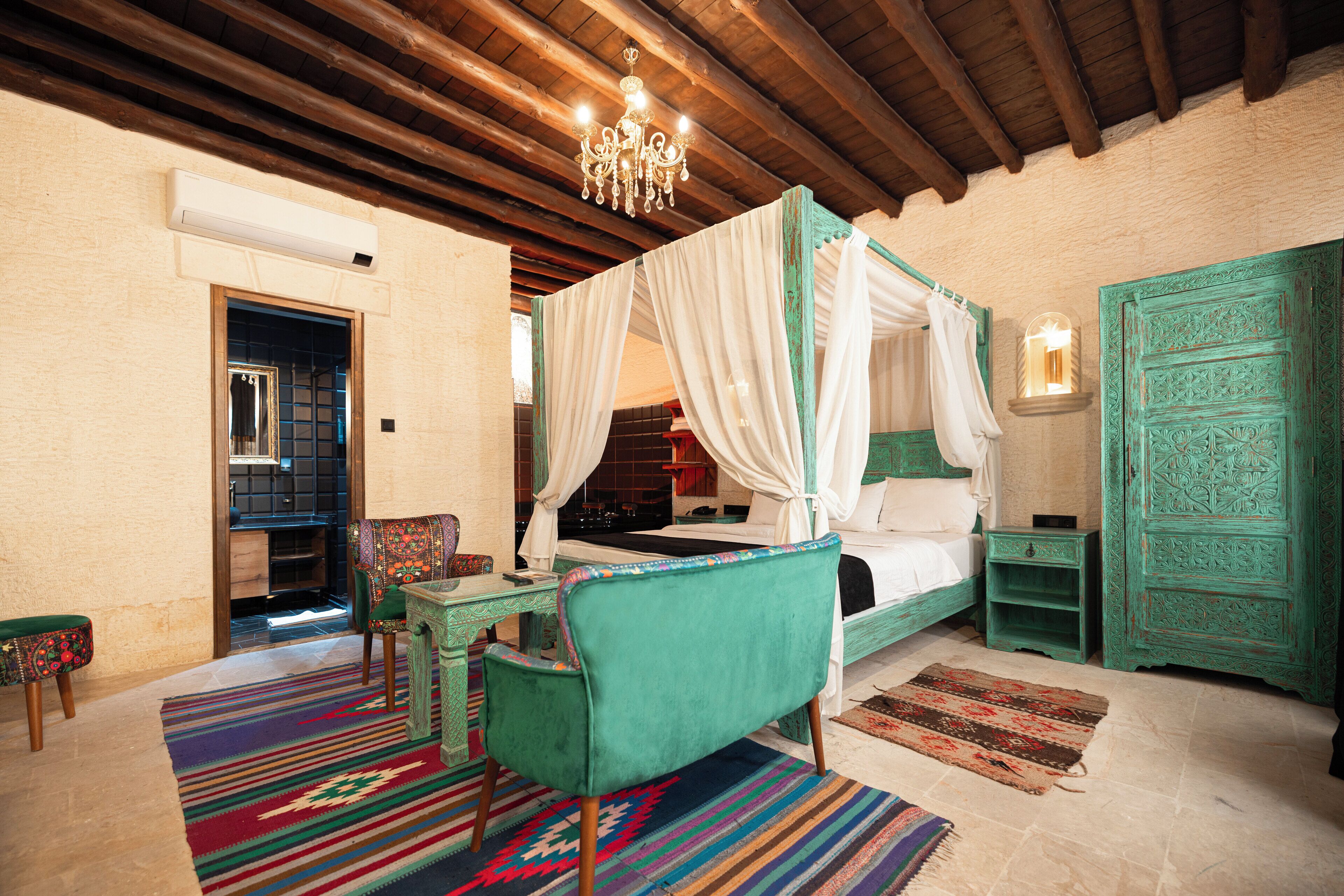 Design Studio Suite | Egyptian cotton sheets, premium bedding, in-room safe, desk