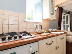 Fridge, microwave, oven, stovetop - Clover Cottage, a delightful cottage with own garden in the heart of Ambleside (Ambleside)