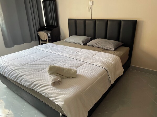 Studio 1 king bed standard | Garden view