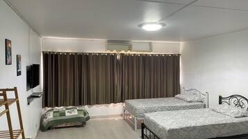 Studio Twin bed | 1 ห้องนอน, เครื่องนอนระดับพรีเมียม, โต๊ะทำงาน