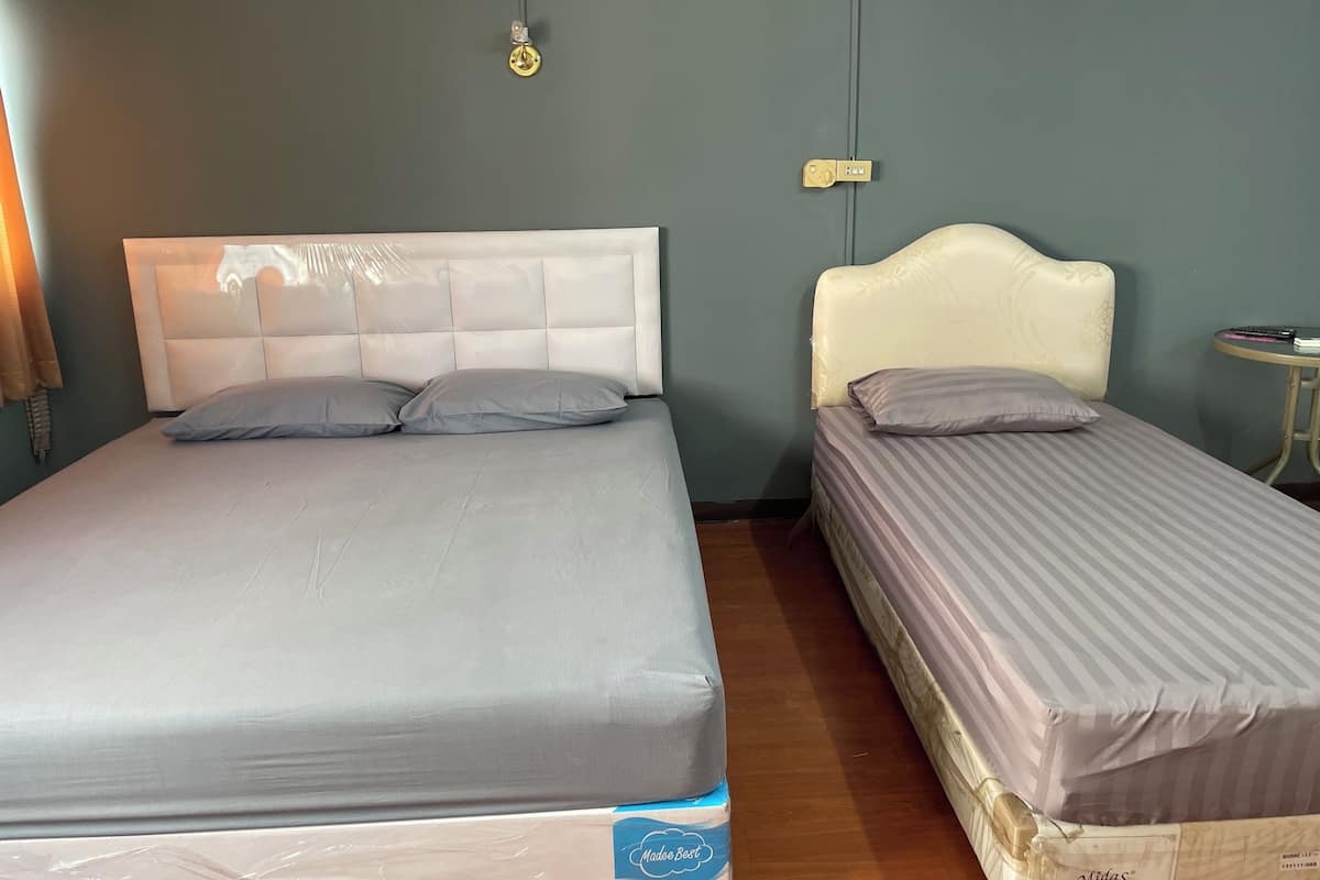Triple Room Standard | 1 habitación, ropa de cama de alta calidad y escritorio