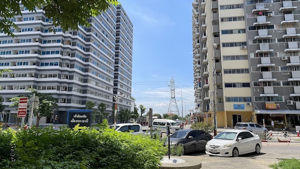 A multi-story residential building with balconies and air conditioning units. - Muangthong C3, C4 near Impact by Anna (Pak Kret)