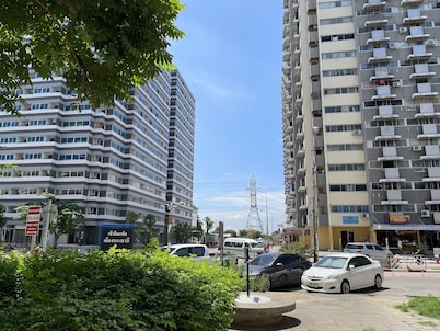 Muangthong C3, C4 near Impact by Anna