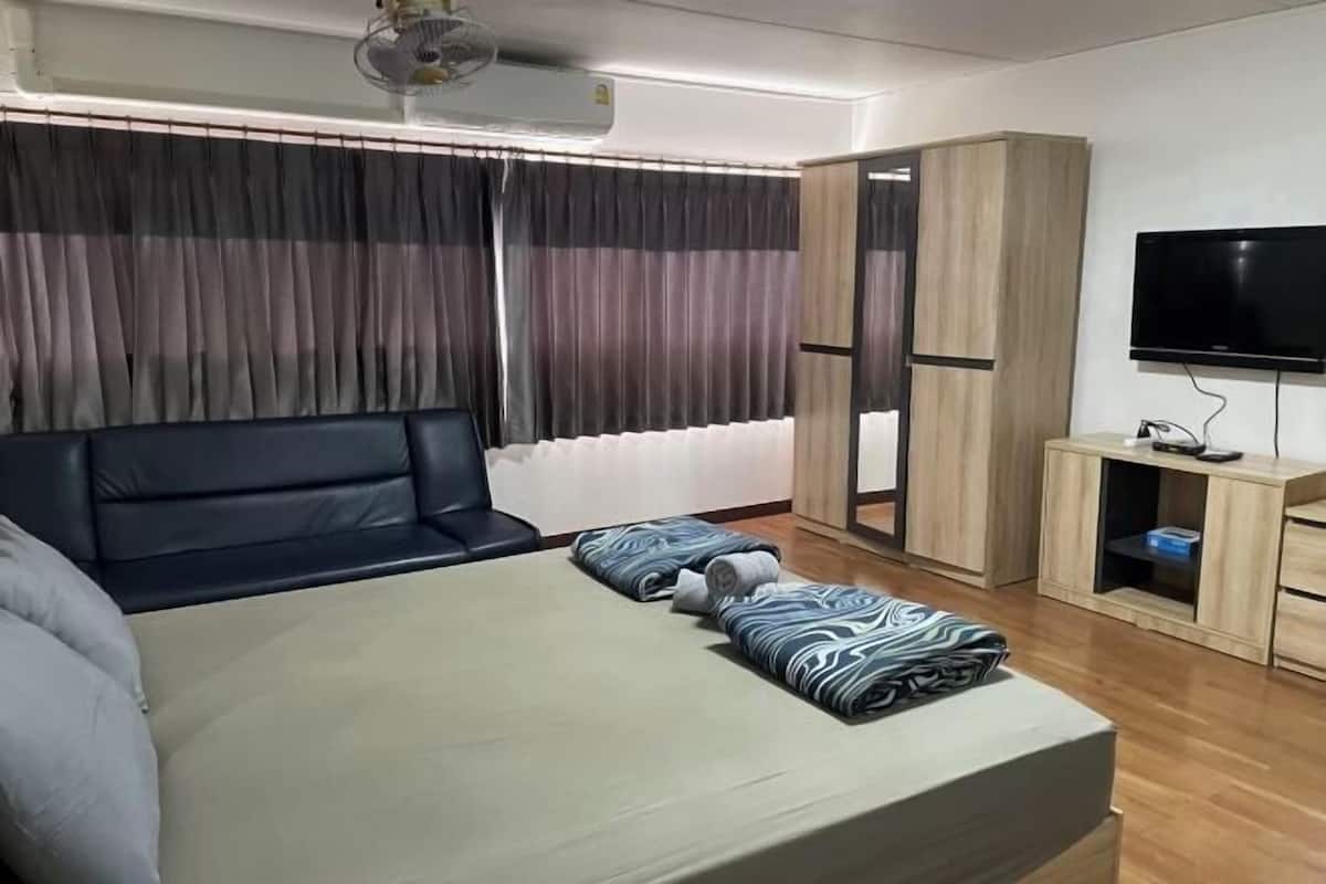 1 habitación, ropa de cama de alta calidad y escritorio
