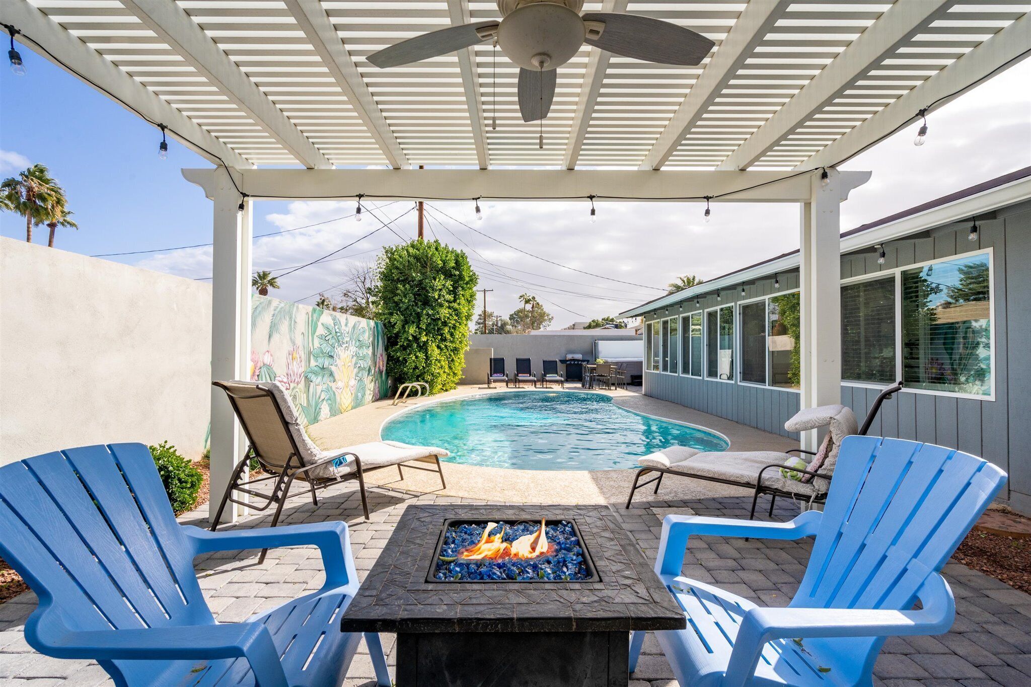 Old Town Abode by Rebl|Heated Pool|Spa|Ping Pong