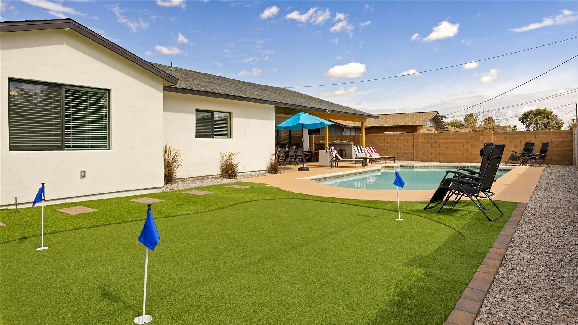Pet-friendly sunny getaway with private pool, BBQ, spa, trampoline and more!
