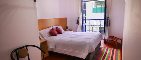 Kamar Double | Seprai premium, selimut bulu angsa, busa memori, dan Wi-Fi gratis