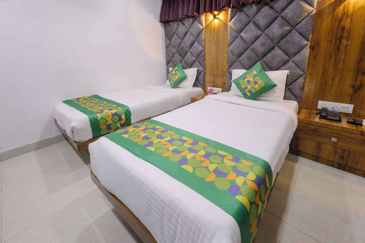 Economy Twin Room | Desk