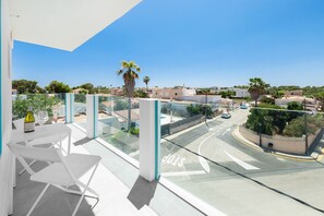 Habitación estándar con 2 camas individuales | Cuna de viaje, wifi gratis, ropa de cama