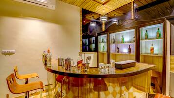Bar (trong khuôn viên)