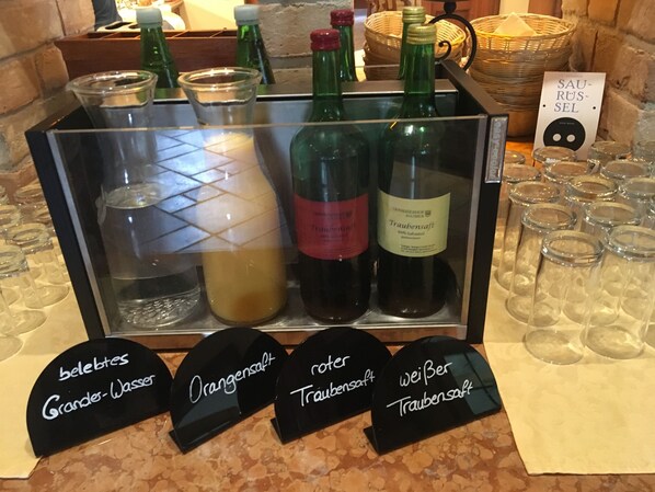 A display of wine bottles labeled with different types of Traubensaft, including Grande-Wasser, Orangen-Saft, Roter, and Weißer. - Geniesserhof Haimer (Poysdorf)