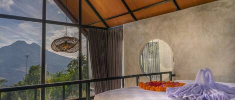 1 bedroom, Egyptian cotton sheets, premium bedding, desk