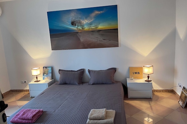 3 habitaciones, tabla de planchar con plancha, wifi y ropa de cama