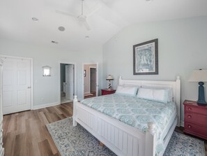 5 chambres, fer et planche à repasser, lit de bébé portatif