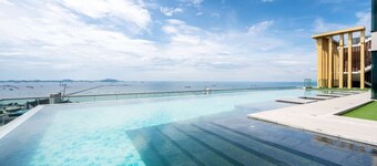 Cozy Condo With Stunning Seaview