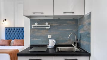 Superior Double Room, City View | Private kitchen