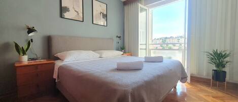 1 slaapkamer, een strijkplank/strijkijzer, gratis wifi, beddengoed