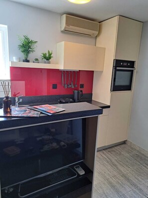 Refrigerador, horno, placa de cocina, lavavajillas