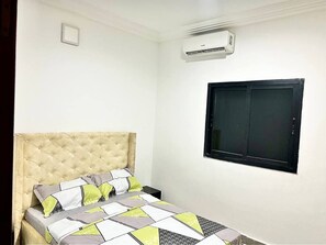 2 bedrooms, iron/ironing board, WiFi, bed sheets - Charmant, Appartement de 2 Pièces Situé à Angre (Abidjan)