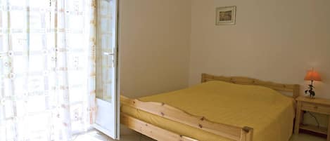 4 bedrooms, iron/ironing board, WiFi