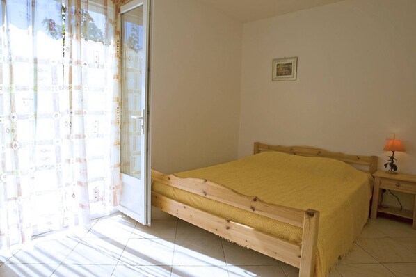 4 bedrooms, iron/ironing board, WiFi