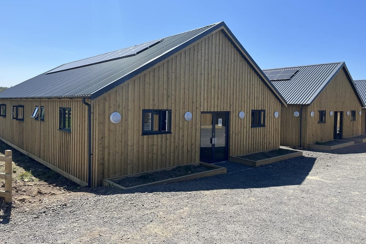 Huisje (Large Group Cabin) | Individueel gemeubileerd, beddengoed