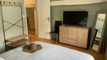 3 quartos, ferros/tĂĄbuas de passar roupa, Wi-Fi, roupa de cama