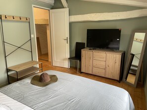 3 bedrooms, iron/ironing board, WiFi, bed sheets - Gîte Familial « Le Rivallier » Près des Bords de Lallier (Joze)