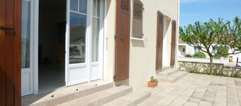 Rez-de-chaussée Avec Terrasse à 15 Minutes des Plages,