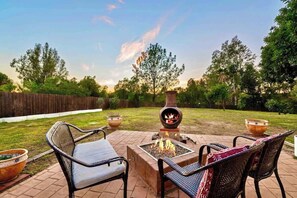 Terrace/patio - Massive Resort Style Oasis with Heated Pool & Spa (El Cajon)