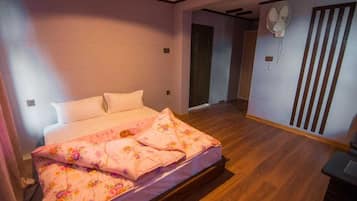 Iron/ironing board, free WiFi, bed sheets