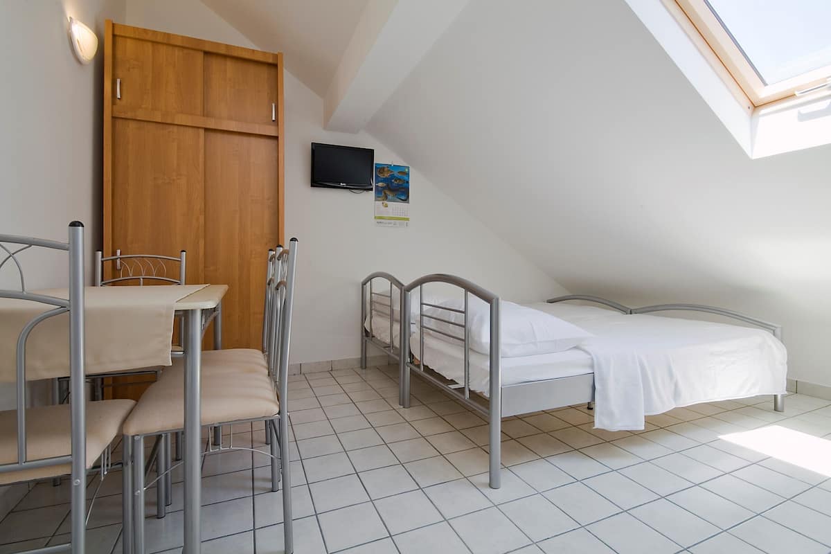 Standard Studio | 1 bedroom, desk, free WiFi, bed sheets