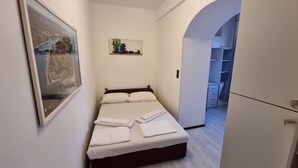 Bureau, Wi-Fi gratuit, draps fournis
