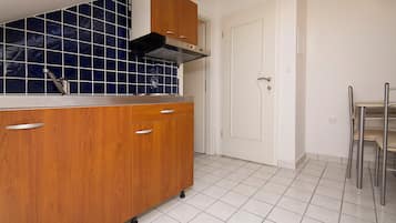 Estudio estándar | Cocina privada | Frigorífico, horno y utensilios de cocina