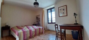 2 Schlafzimmer, Bügeleisen/Bügelbrett, Reisekinderbett, kostenloses WLAN