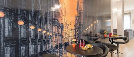 Deluxe Apartment | Private kitchen | Full-size fridge, microwave, oven, stovetop