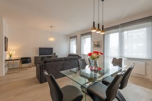 Deluxe Apartment | Living area | Flat-screen TV