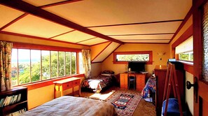 4 habitaciones, tabla de planchar con plancha, wifi y ropa de cama 