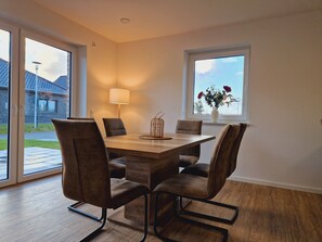 Dining - Vacation home Am Wangermeer (50 meters from the water and pet-friendly) (Wangerland)