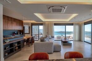 Flat-screen TV, video game console - Luxury brand new smart villa, Elounda Bright with panoramic sea views, gym, pool (Elounda)