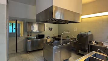 Mini-fridge, microwave, griddle, cookware/dishes/utensils