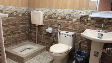 Deluxe Double Room | Bathroom