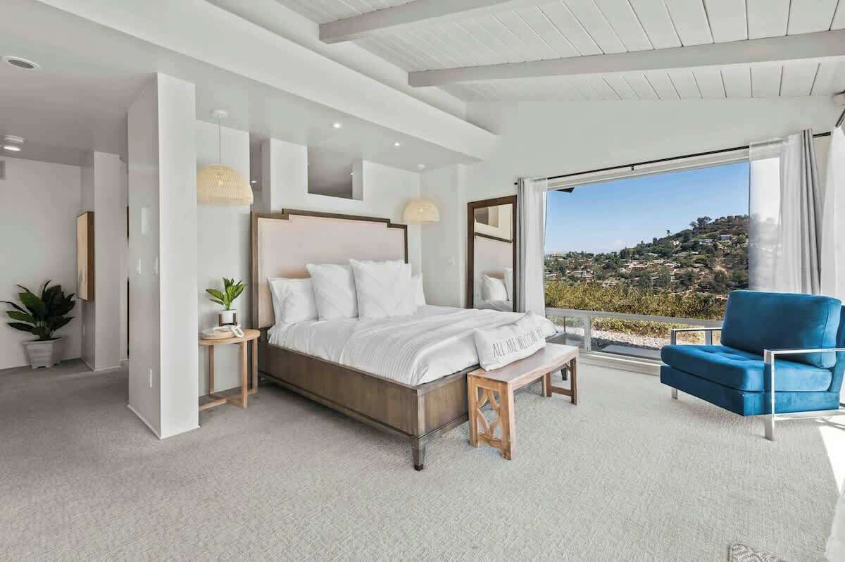 5 bedrooms, desk, iron/ironing board, travel cot