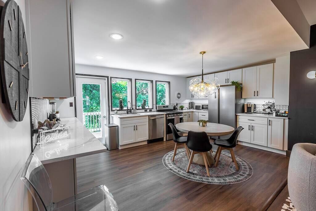 Fridge, oven, stovetop, dishwasher