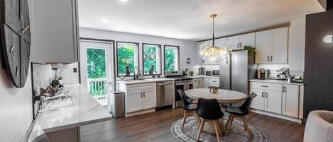 Fridge, oven, stovetop, dishwasher