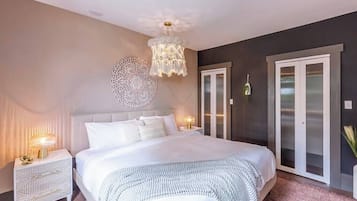 3 bedrooms, desk, travel crib, WiFi