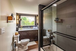 Bathtub, hair dryer, towels, shampoo